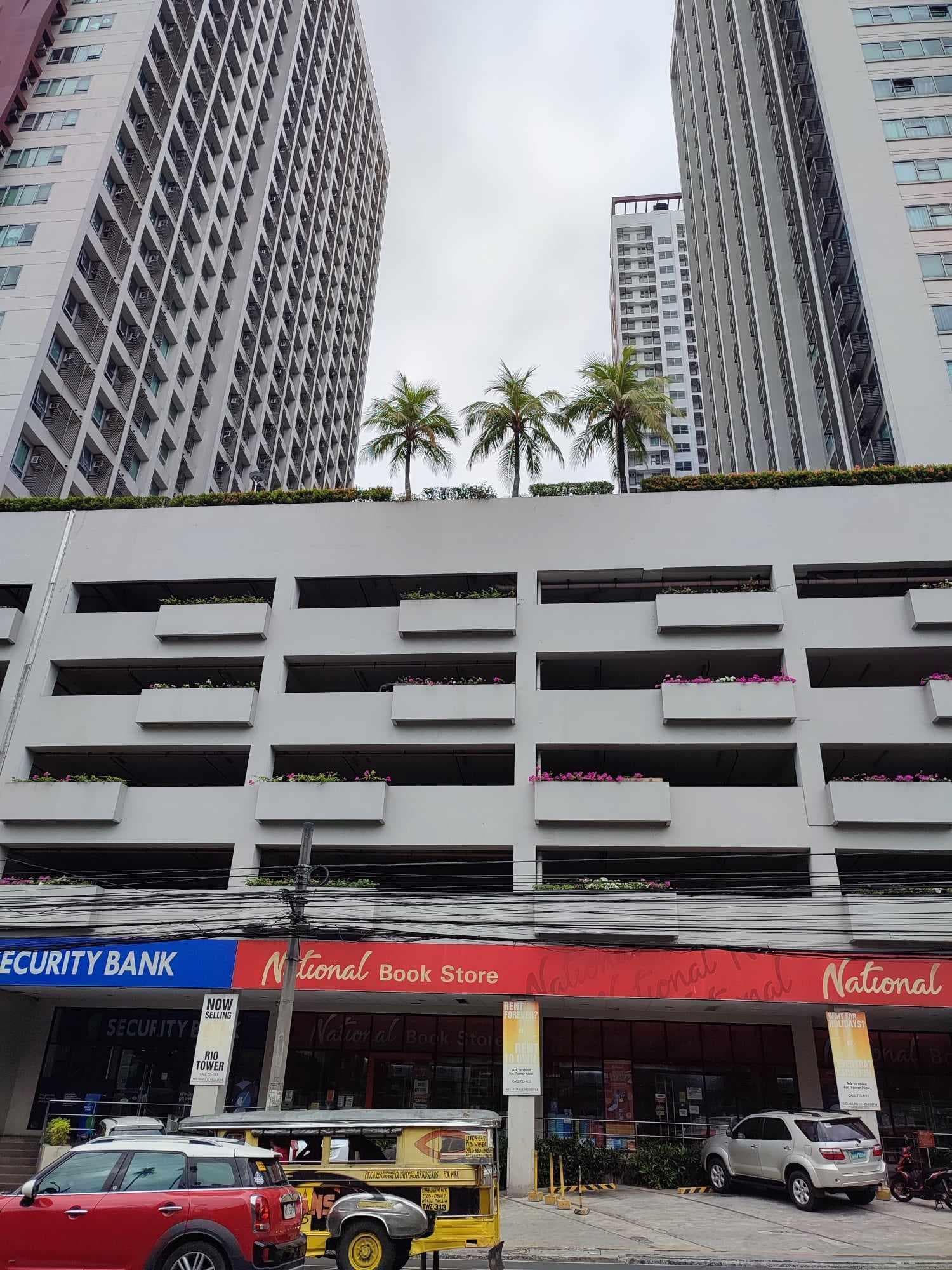 Condominium — photo 1