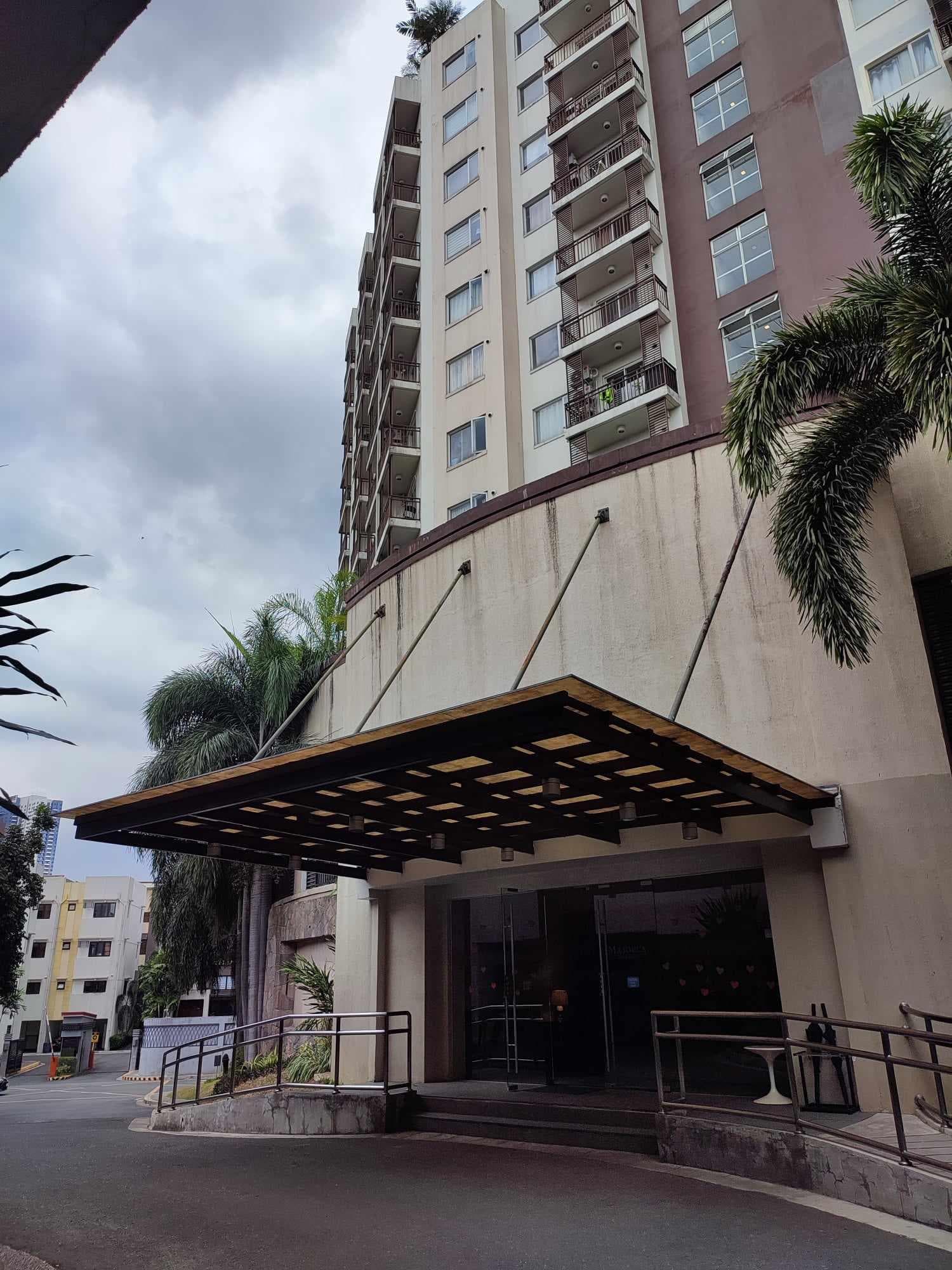 Condominium — photo 1