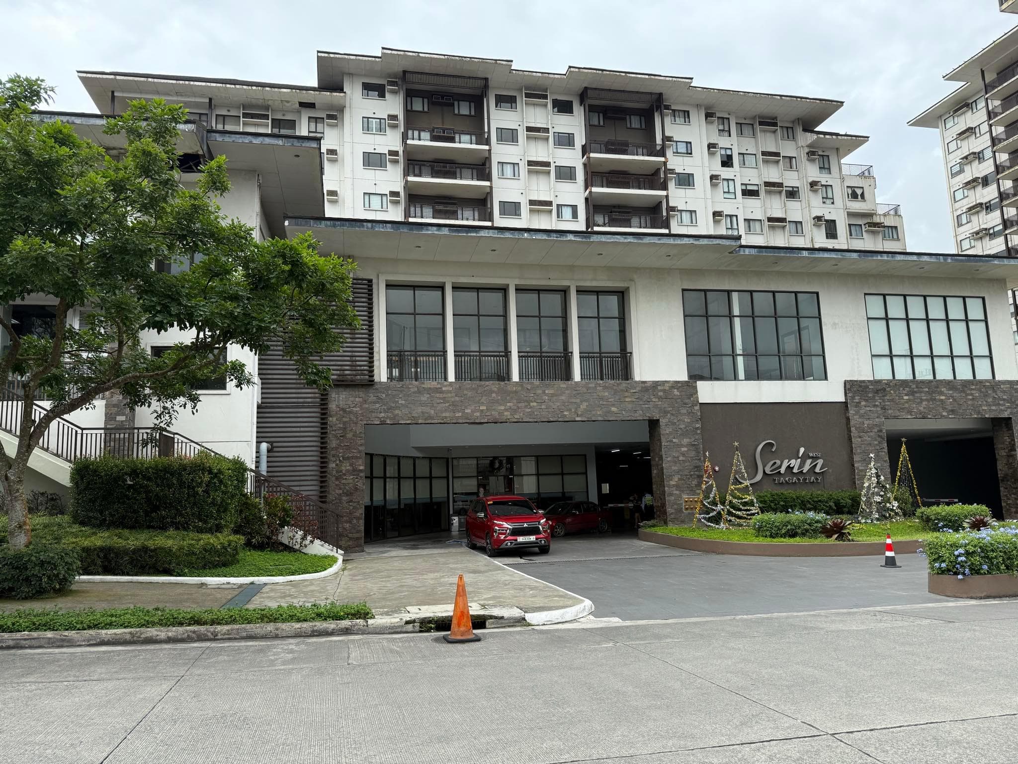 Condominium — photo 1