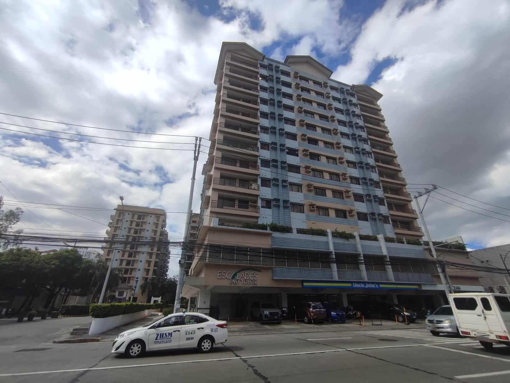 Condominium — photo 1
