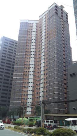 One Gateway Place Condominium in Mandaluyong City — photo 1